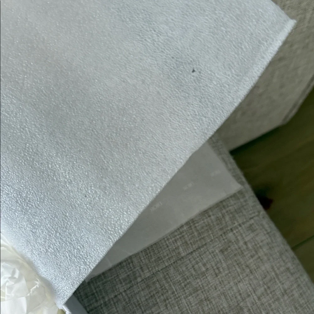 Dior White and Gold Luxury Packaging - Picture 11 of 12